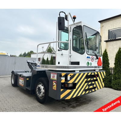 Ciągnik terminalowy MOL...