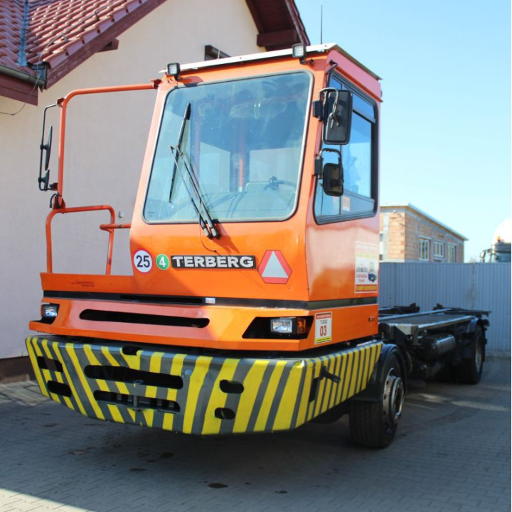 Ciągnik terminalowy Terberg BC182 2013