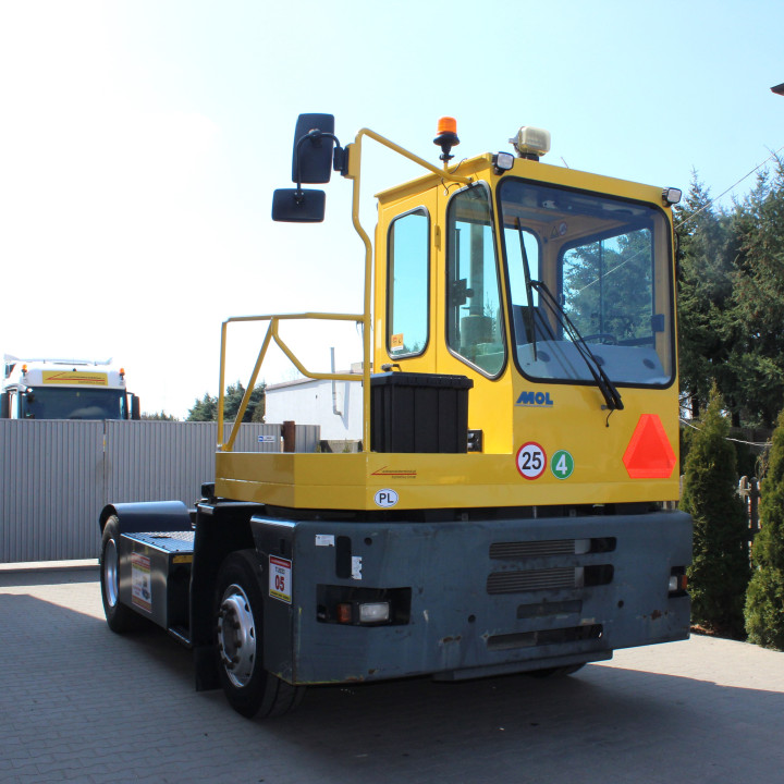 Ciągnik terminalowy MOL YM180