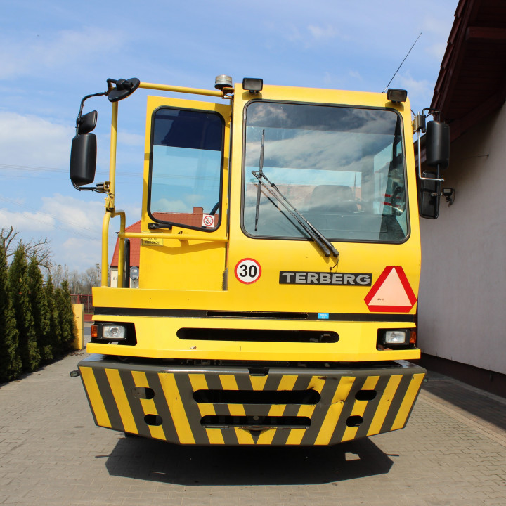 Ciągnik terminalowy Terberg BC182 '09
