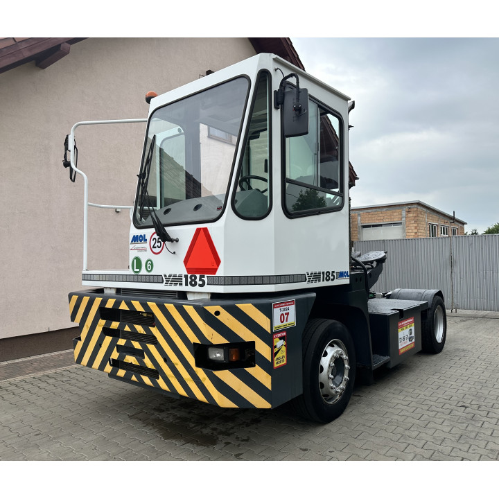 Ciągnik terminalowy MOL YM185