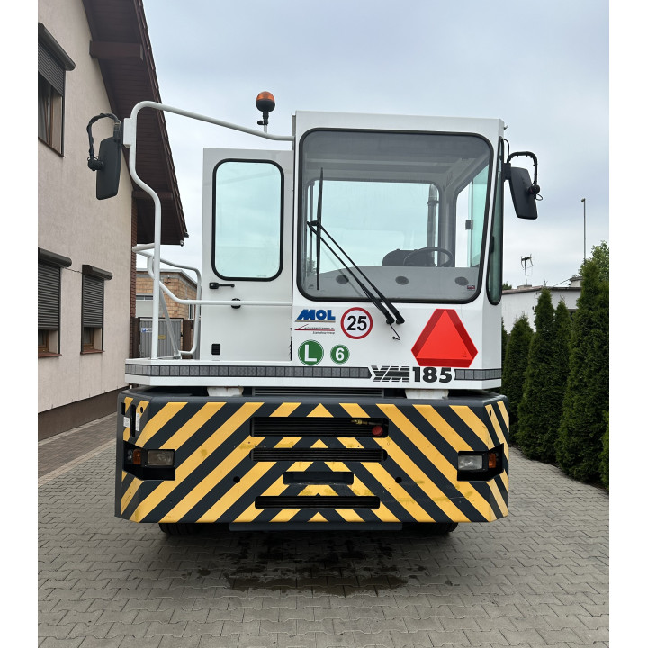 Ciągnik terminalowy MOL YM185
