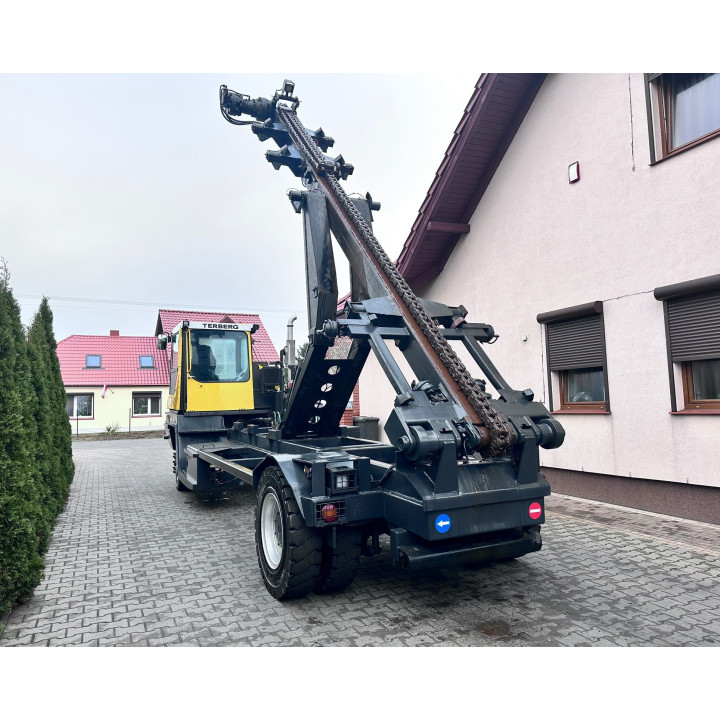Ciężarówka hakowiec Terberg TT182